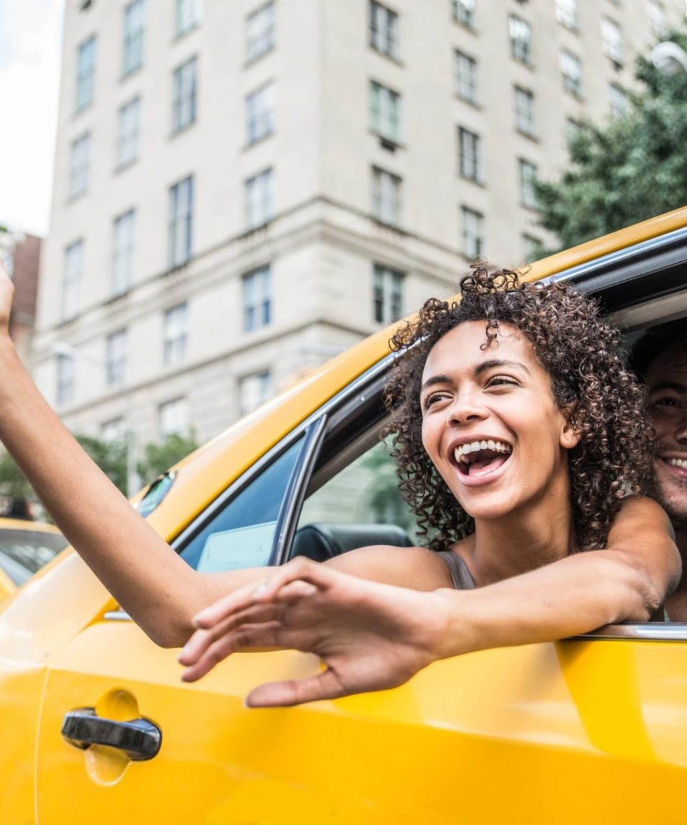 couple-on-a-taxi-in-manhattan-2-e1635074821809.jpg